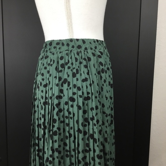 EASEL Green And Black Polka Dot Pleated Skirt Size Small - Picture 8 of 9
